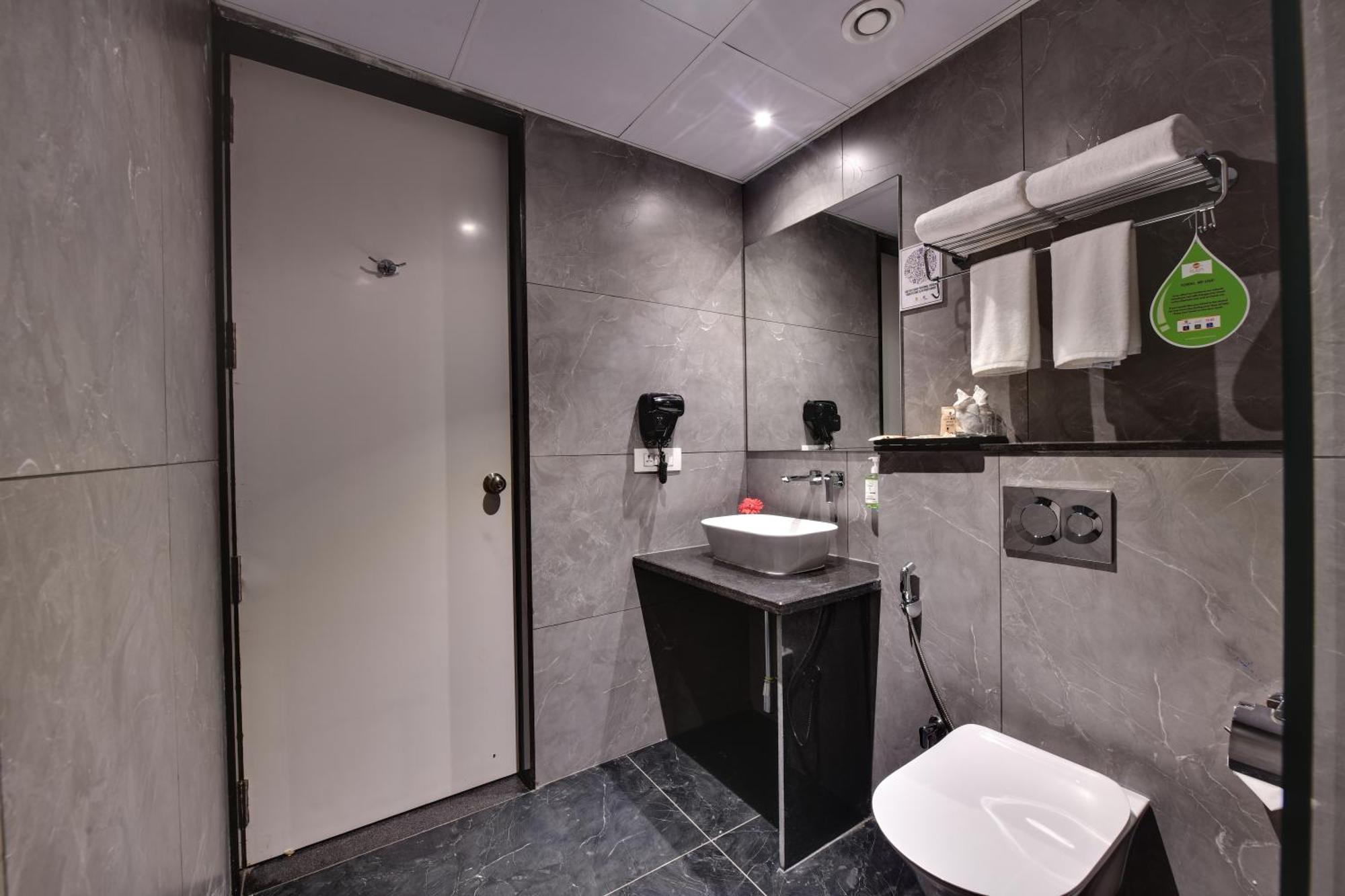 Click Hotel Vista-International Airport Dod Jala Ngoại thất bức ảnh